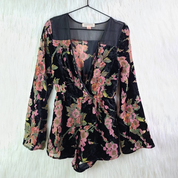 Band of Gypsies Boho Velvet Black Floral Romper Long Sleeve Shorts Small